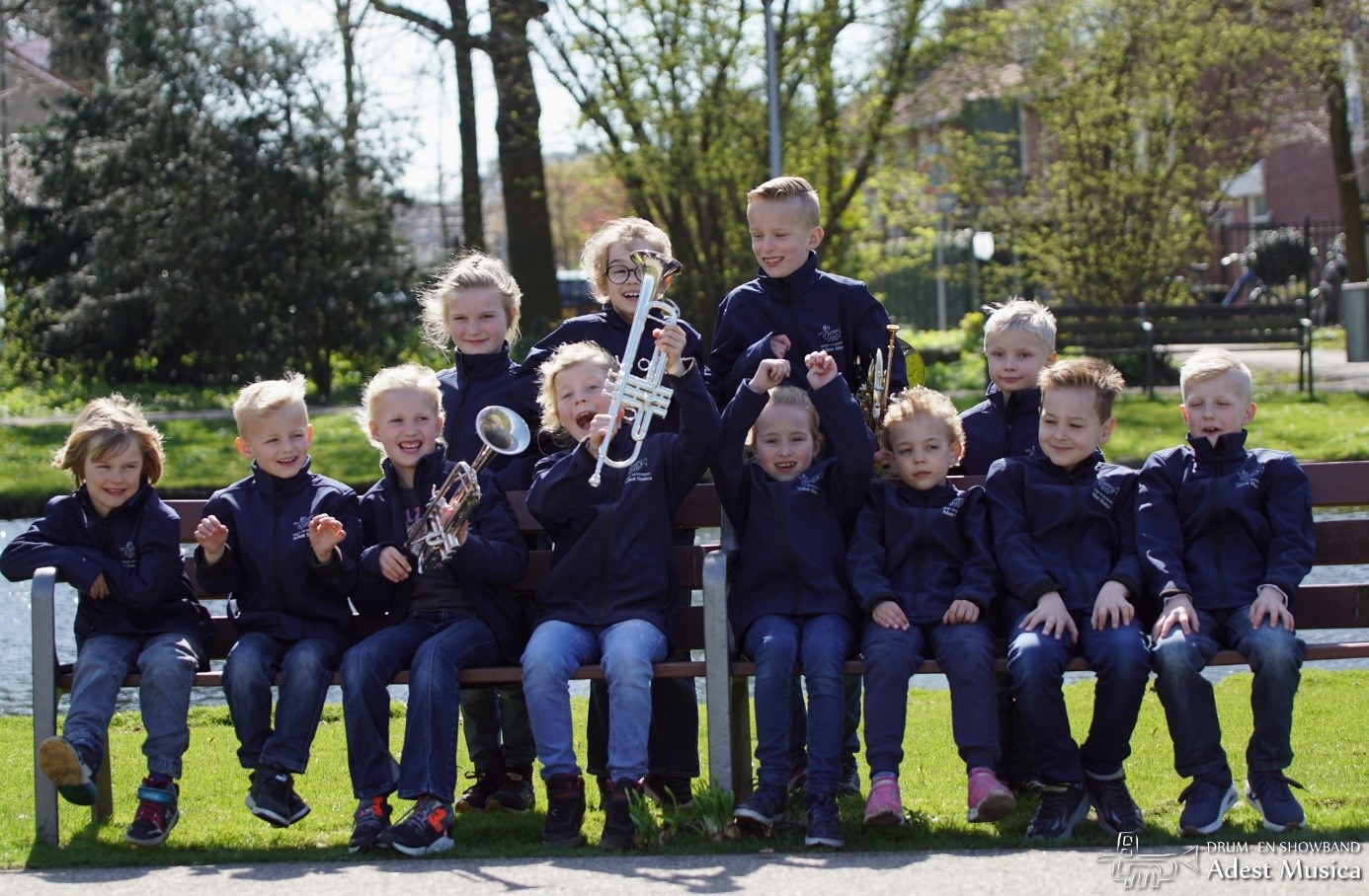 Drum- en Showband Adest Musica