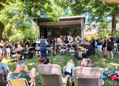 Zomers buitenconcert Adest Brass en Harmonie Da Capo