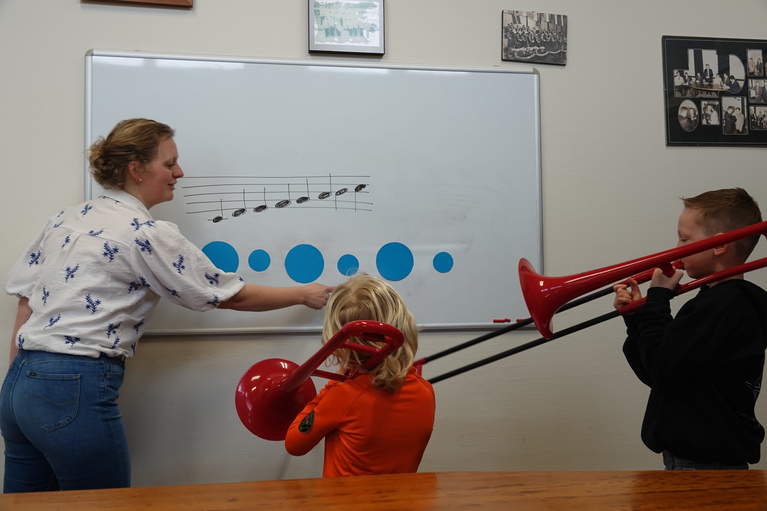 Drum- en Showband Adest Musica
